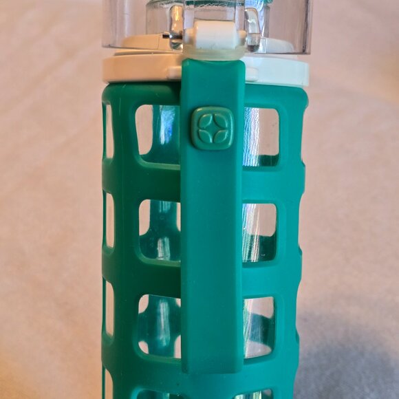 Ello Syndicate Glass Water Bottle Green 20-ounce Reusable Drink Flip Top Lid GUC - Picture 2 of 12
